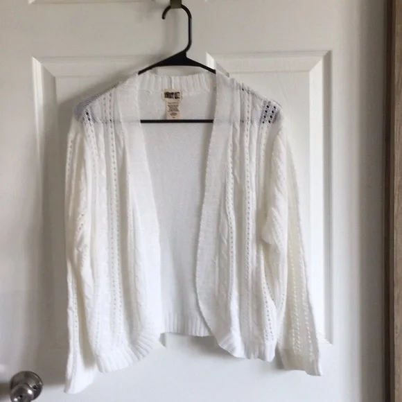 White Summer Wrap - Picture 1 of 8